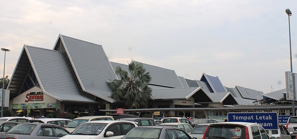 Главное здание автобусного терминала Melaka Sentral