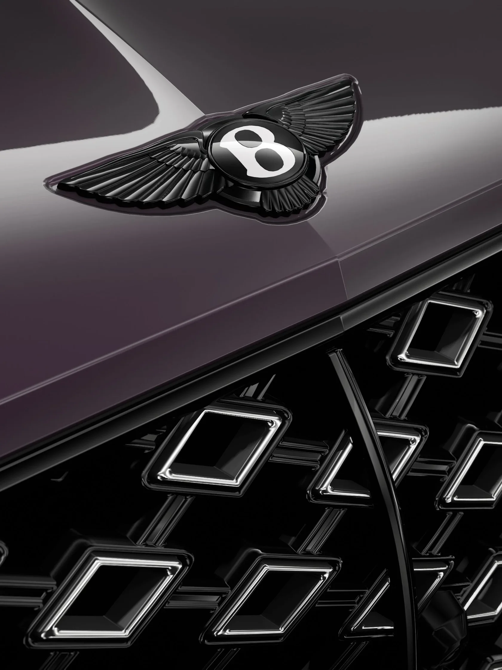 Эмблема Bentley на капоте Continental GT Mulliner