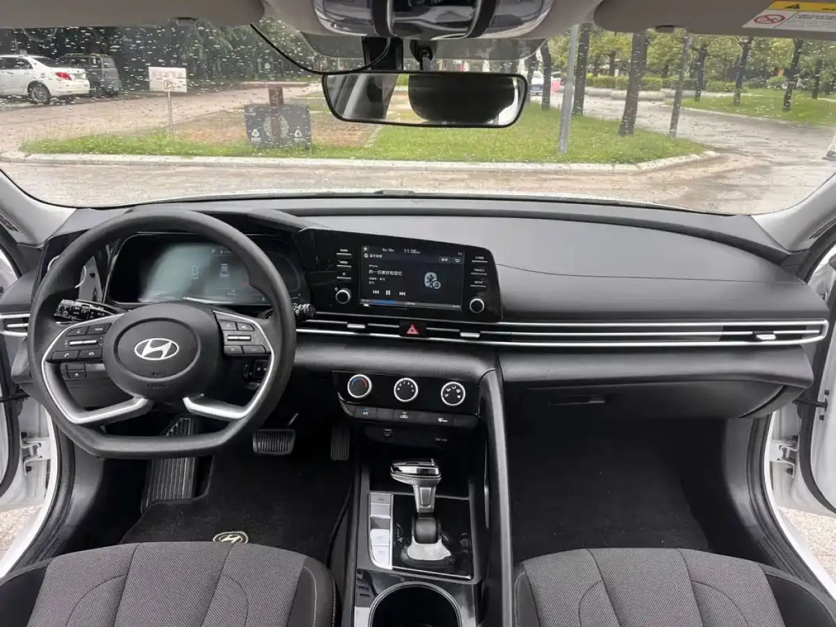 Салон Hyundai Elantra CN7 китайской сборки: приборная панель и мультимедиа