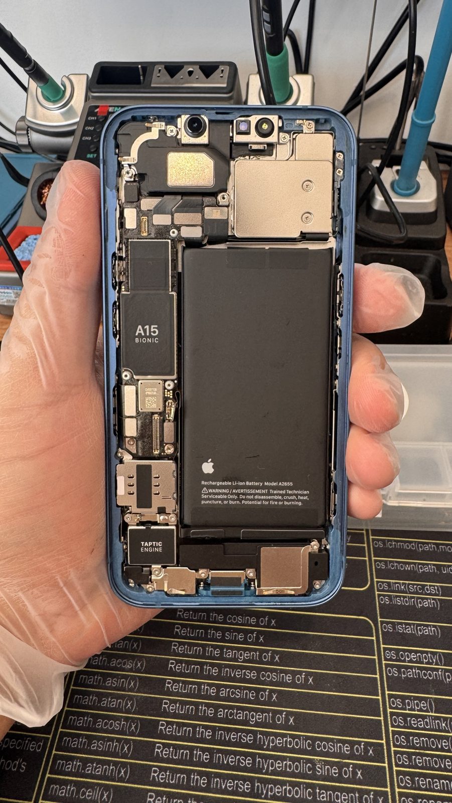 Плата и аккумулятор iPhone 13 в мастерской Возняк.рф