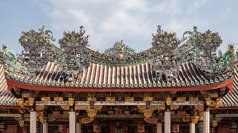 Украшенная крыша кланового дома Khoo Kongsi в Джорджтауне