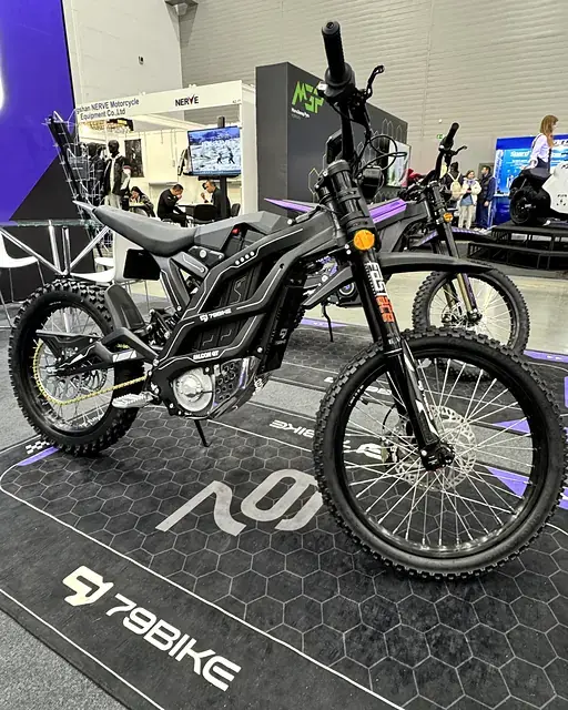 Чёрный Falcon GT на подиуме 79BIKE, «Мотовесна 2026»