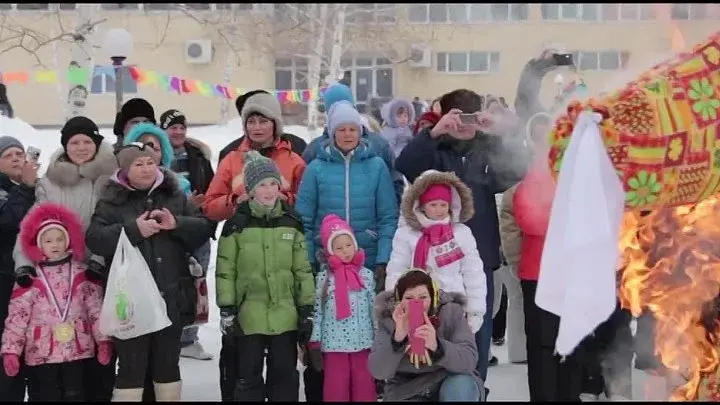 Семьи на праздновании Масленицы в парк-отеле Нежинка