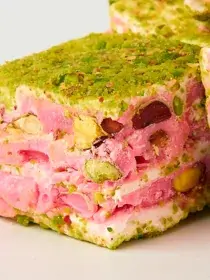 КатКат с клубникой, белым шоколадом и фисташкой — фотография 2