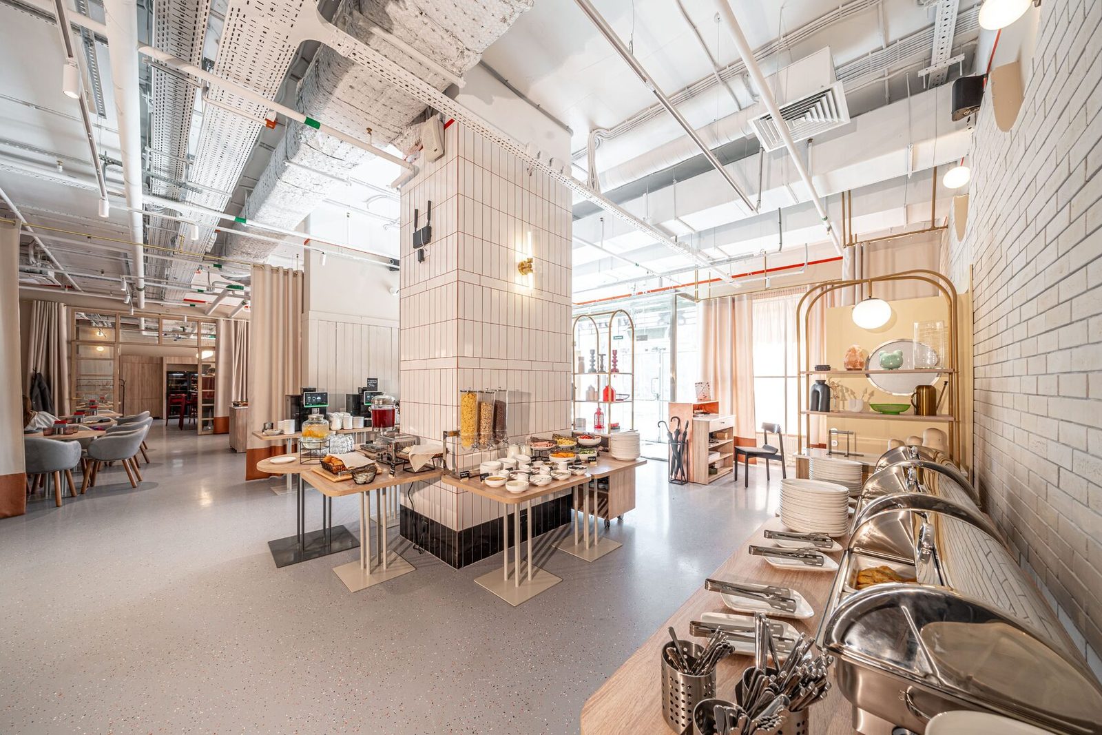 Основной зал