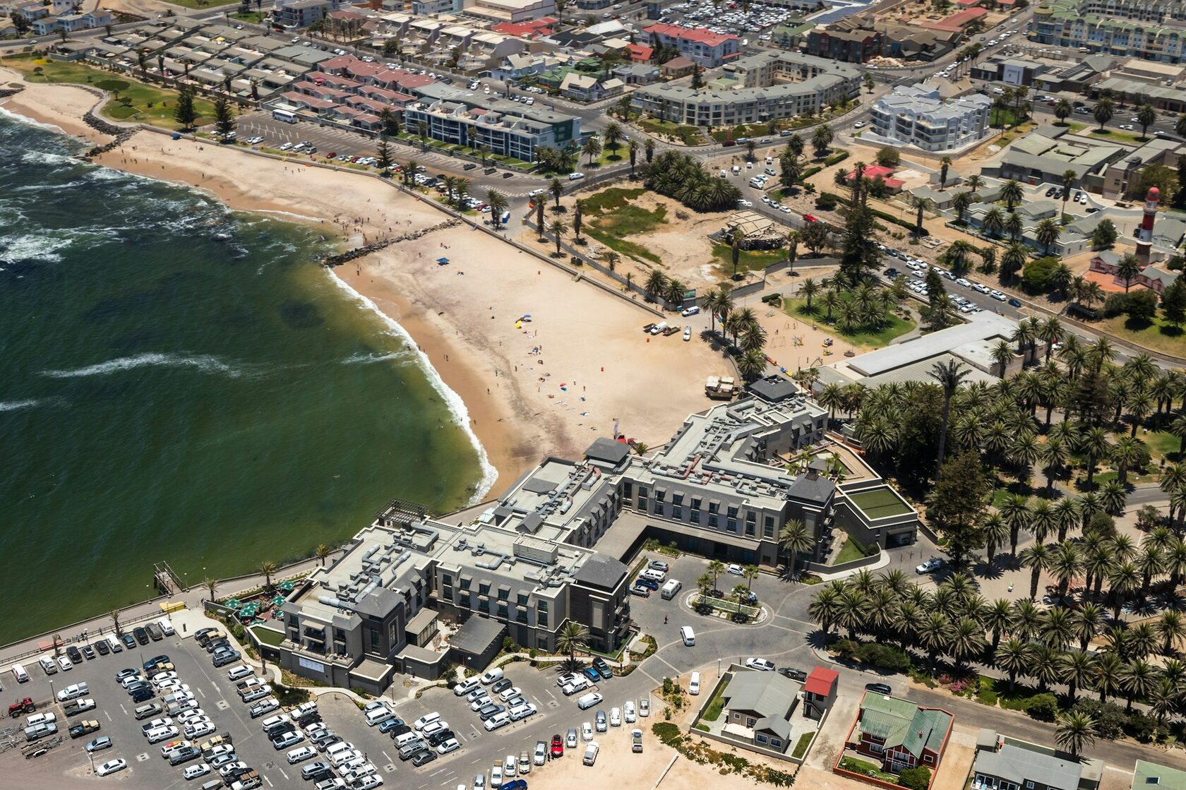 Прибрежный отель Bay View Resort на песчаном берегу Атлантики в Свакопмунде