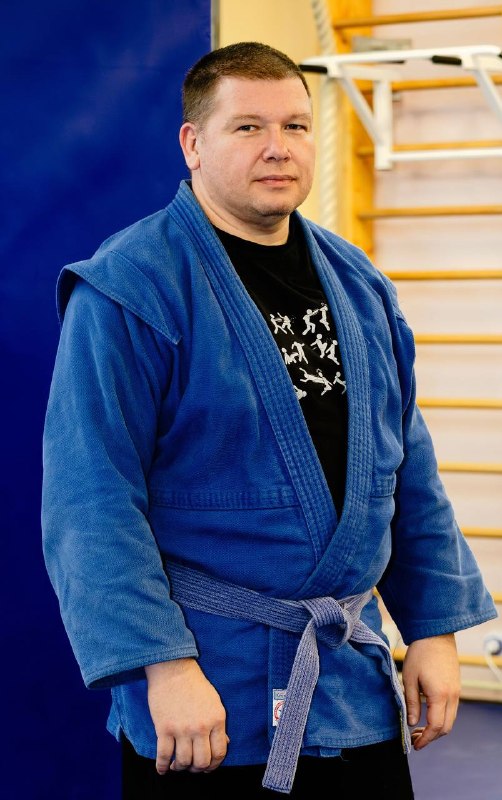 Андрей Абашин в тренировочном зале.