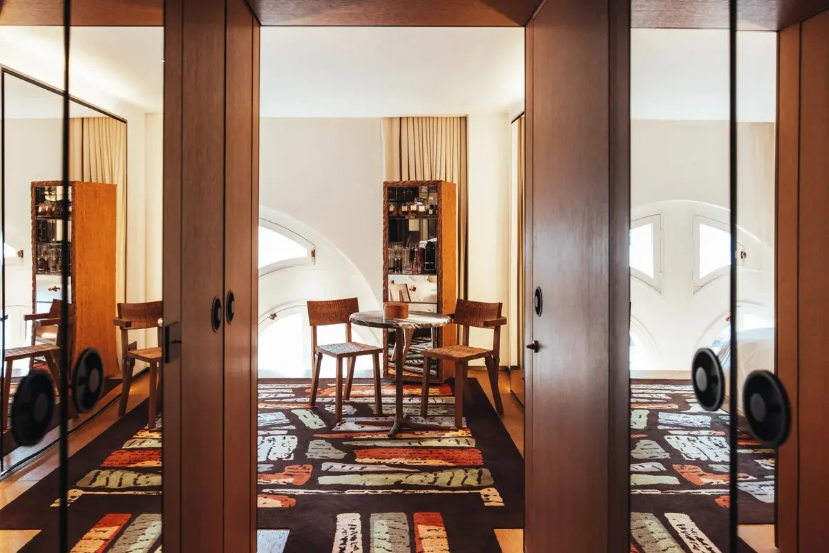 Premium & Eiffel View Room
