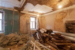 Разобранная отделка и перегородки в квартире