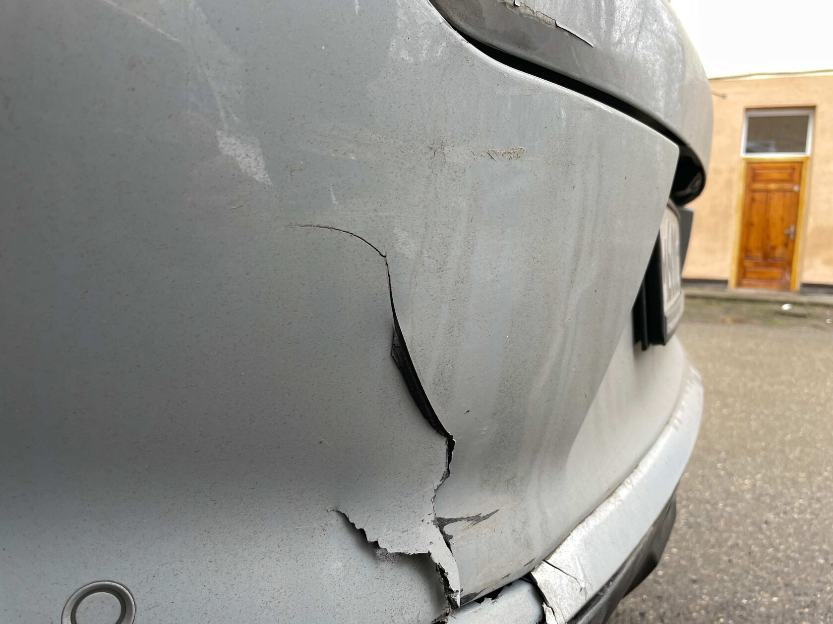 Повреждение угла заднего бампера Exeed TXL