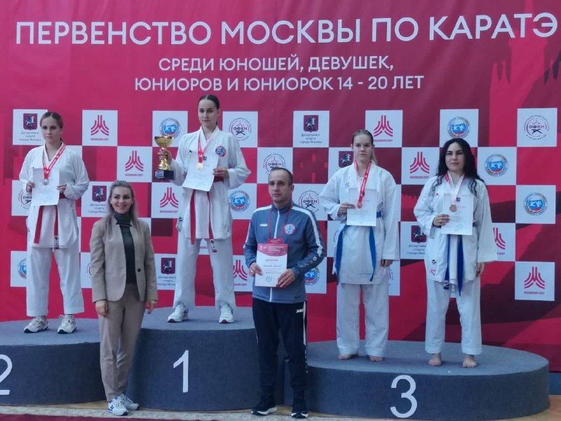 Награждение на первенстве Москвы. Фото из публикации о бронзовой медали Николь.