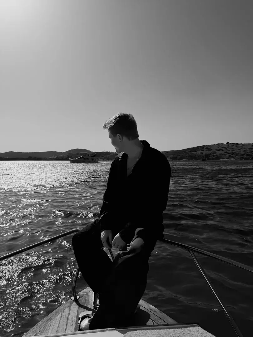 PETROV MONO