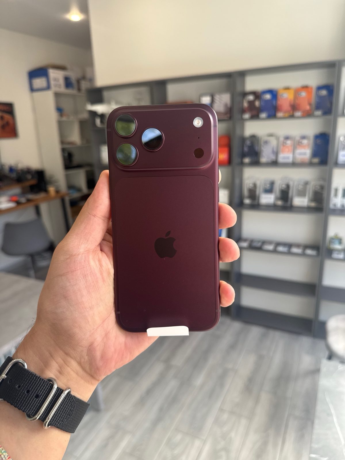iPhone после замены задней крышки
