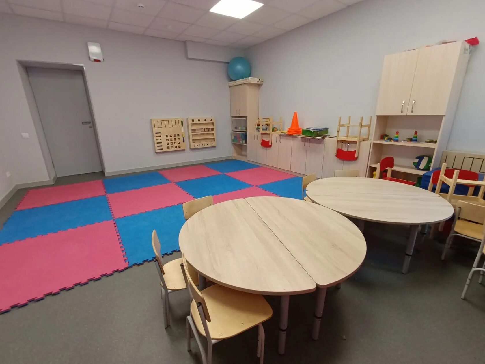 Liberty School, филиал Сокольники, зал со столами