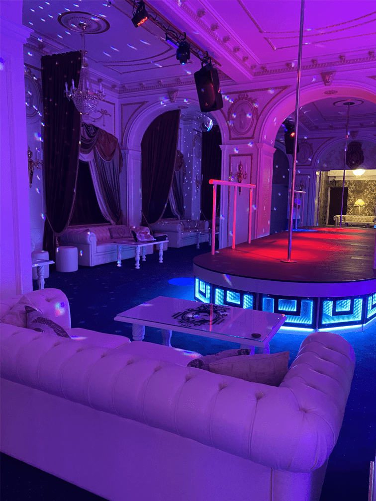 Зал HEFNER CLUB в СЕНО