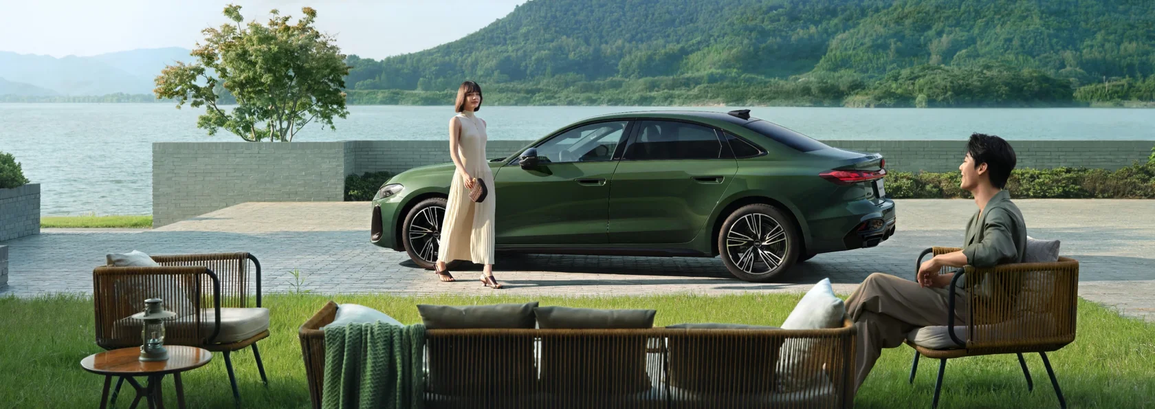 Audi A5L в профиль у воды