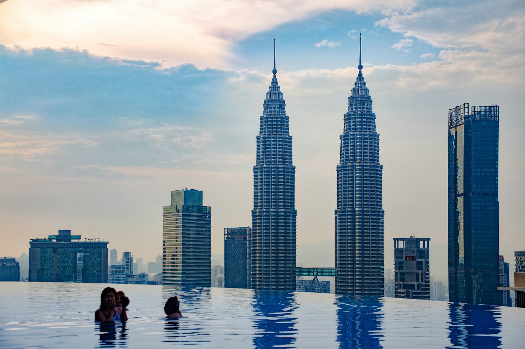 Бассейн Four Seasons Kuala Lumpur