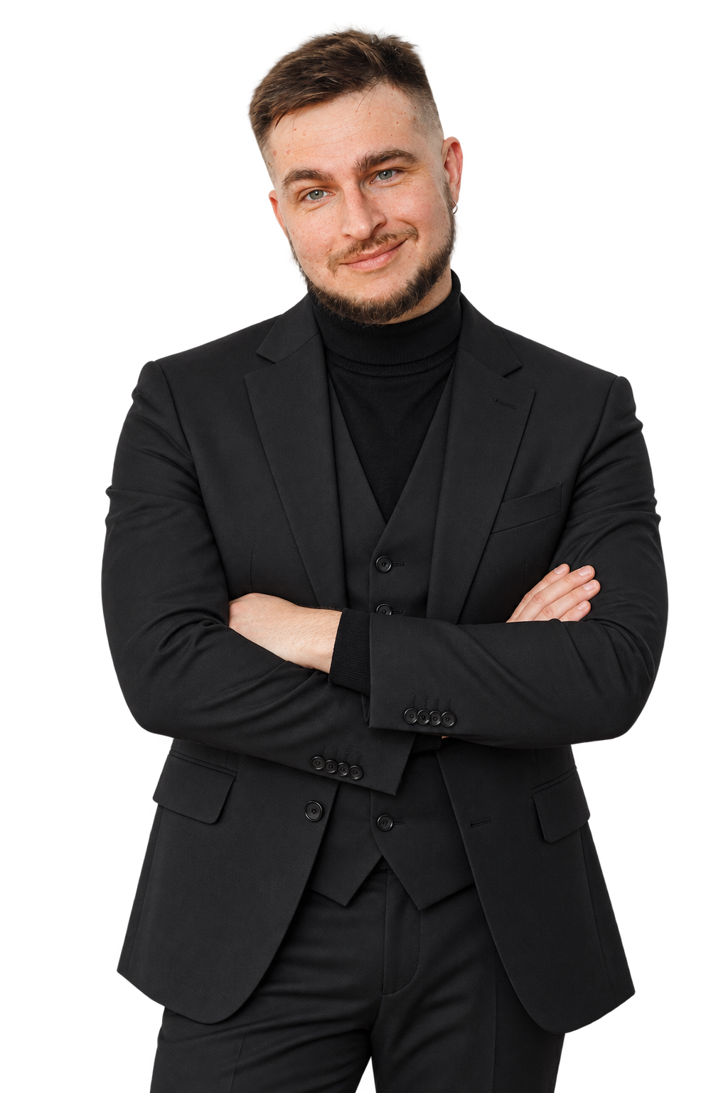 Алексей Кобелюк в чёрном костюме-тройке