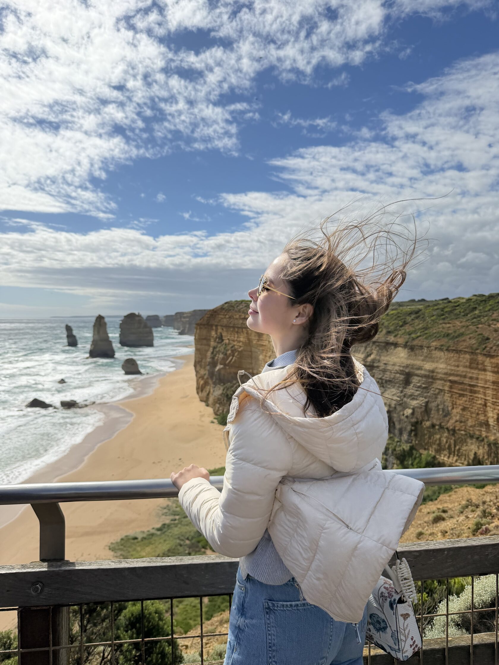 Морские столбы и скалы Loch Ard Gorge на побережье Shipwreck Coast
