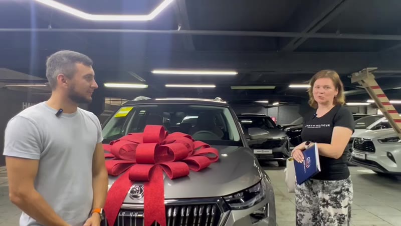 Ольга: кадр из видеоотзыва New Auto об автомобиле Škoda Kodiaq