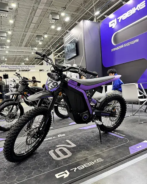 Lynx Trail с фиолетовыми вставками на стенде 79BIKE, «Мотовесна 2026»