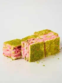 КатКат с клубникой, белым шоколадом и фисташкой — фотография 3
