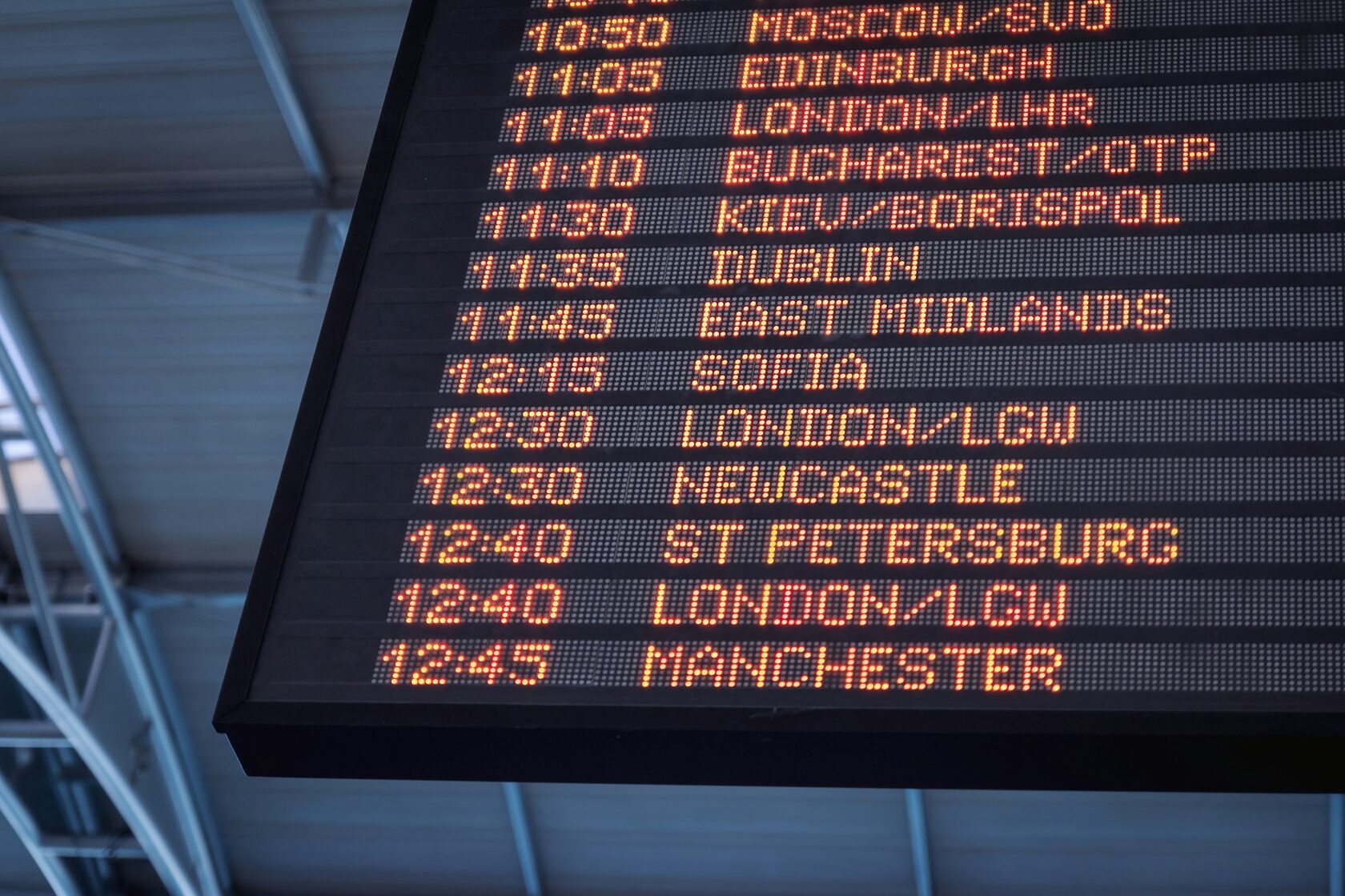 Digital clock showing the boarding time