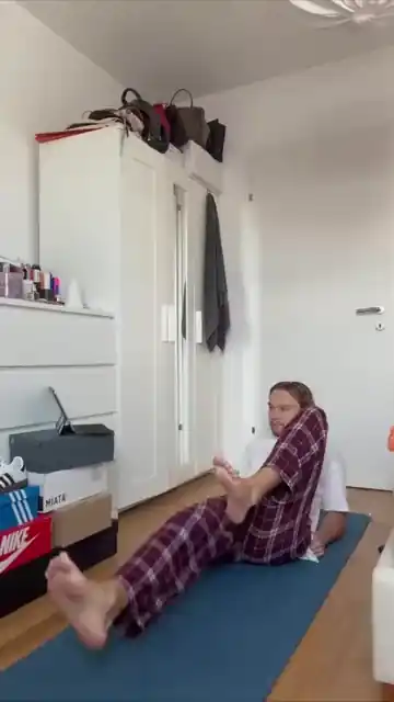 Участник занимается дома