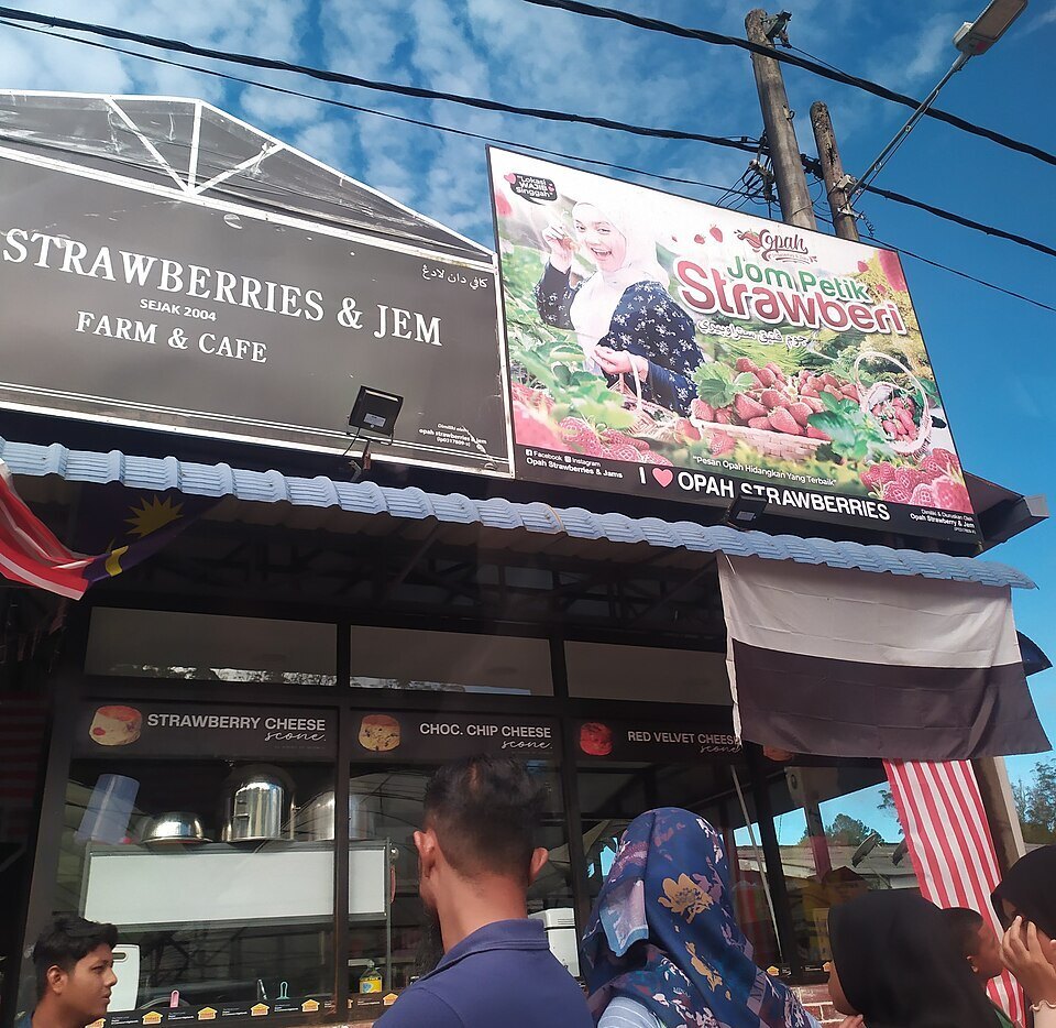 Вывеска Opah Strawberries and Jam в Кампунг Таман Седиа