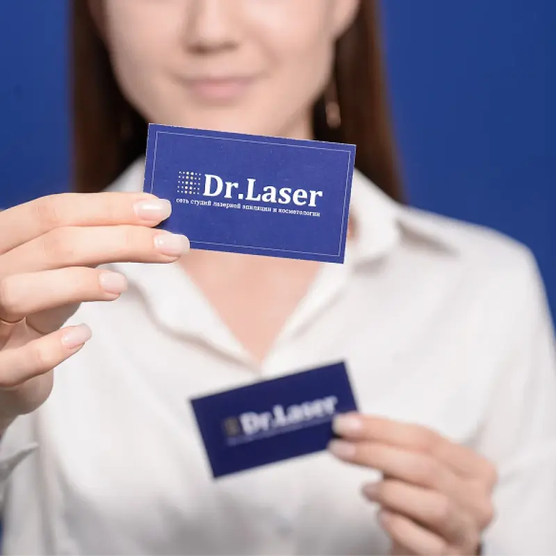 Специалист с картой Dr.Laser
