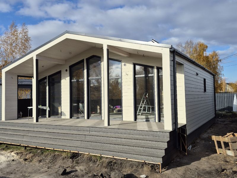 Каркасный дом в стиле барн 67 м² с террасой 26 м²