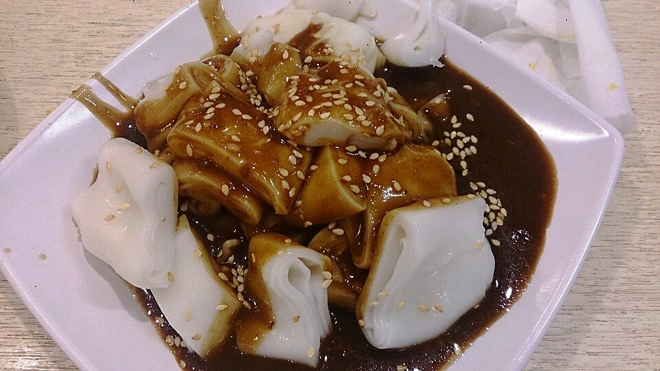 Рисовые рулетики chee cheong fun с соусом