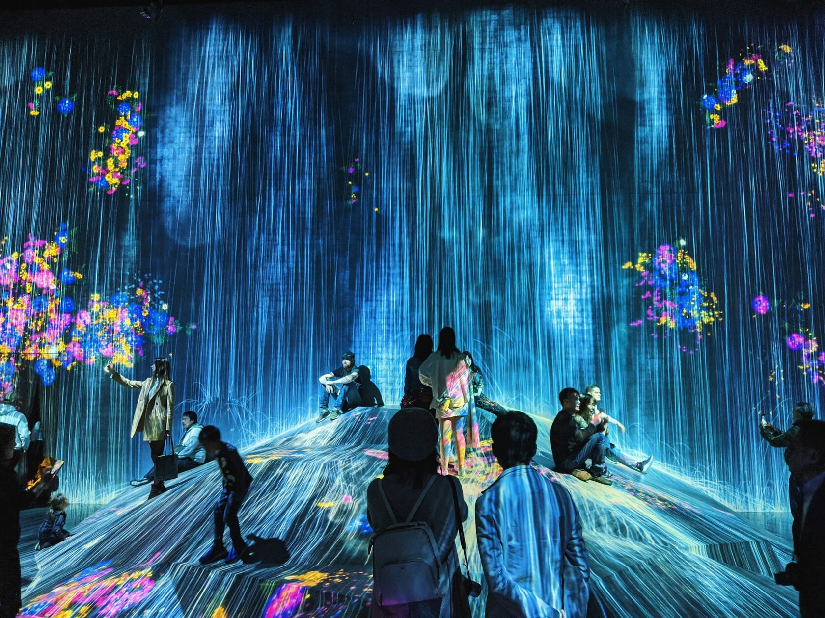Интерактивная цифровая инсталляция teamLab