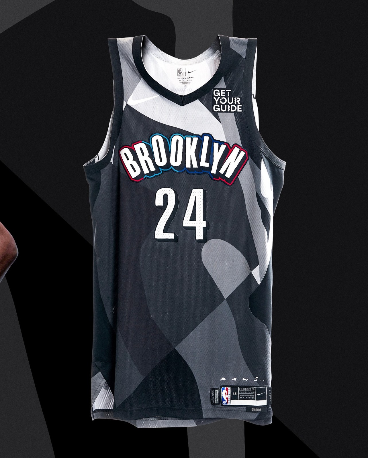Игровая майка Brooklyn Nets сезона 2024/25, созданная вместе с KAWS