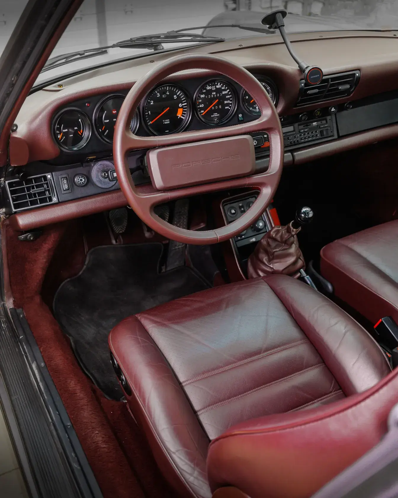 Водительское место Porsche 911 1986