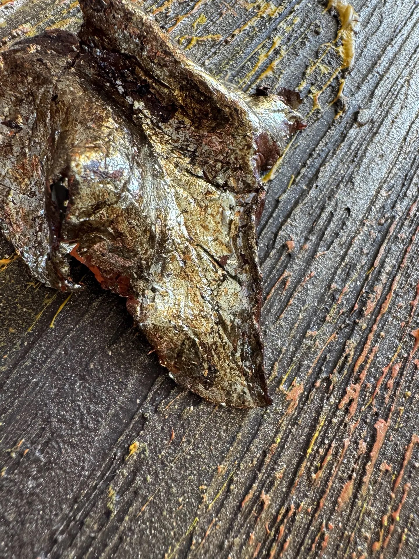 Золотой лист крупным планом