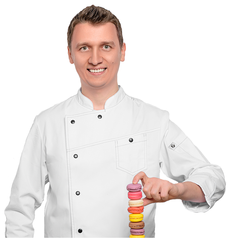 Шеф-кондитер Егор Козловский с башенкой из макарон