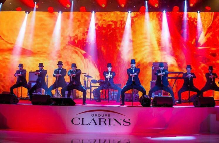 Танцевальная команда ЖИВАГО на сцене для Groupe Clarins