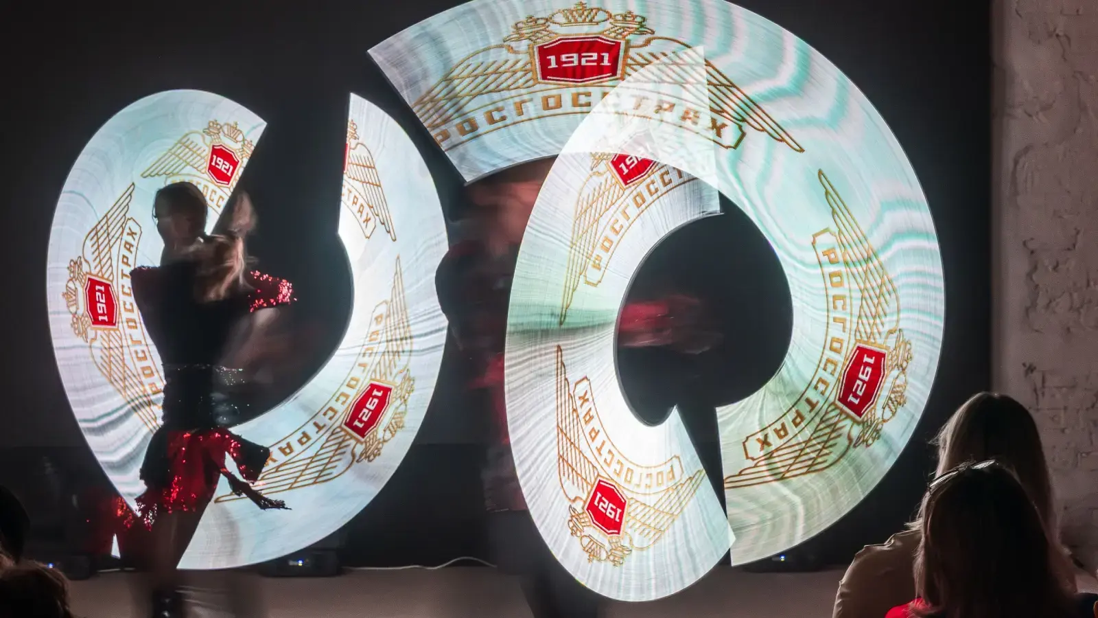 Логотип компании на светящихся LED-веерах