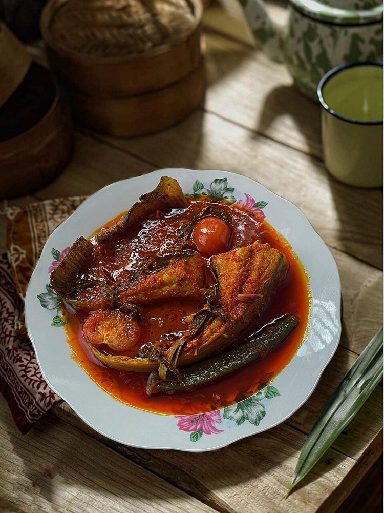 Рыба в красной подливе asam pedas