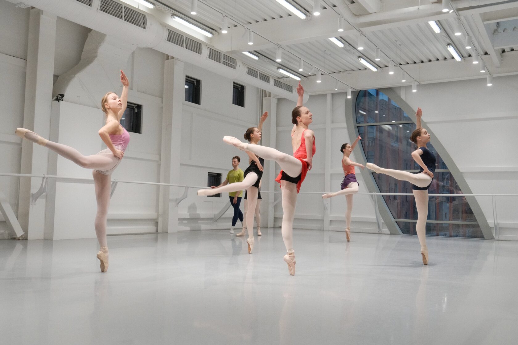 Групповое занятие классическим танцем в DanceSecret