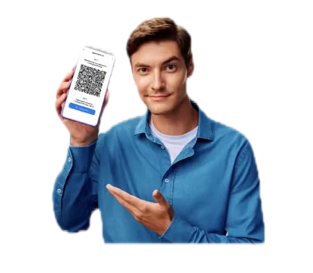 Мужчина показывает QR-код Цифрового ID в MAX
