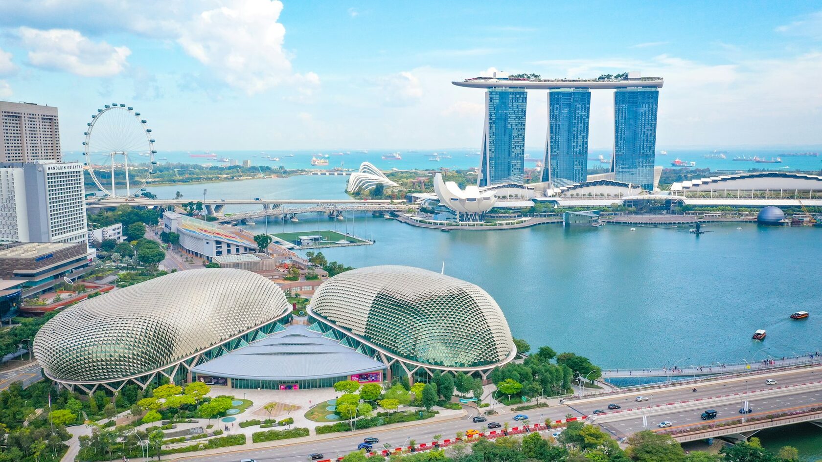 Сады у залива Marina Bay днём