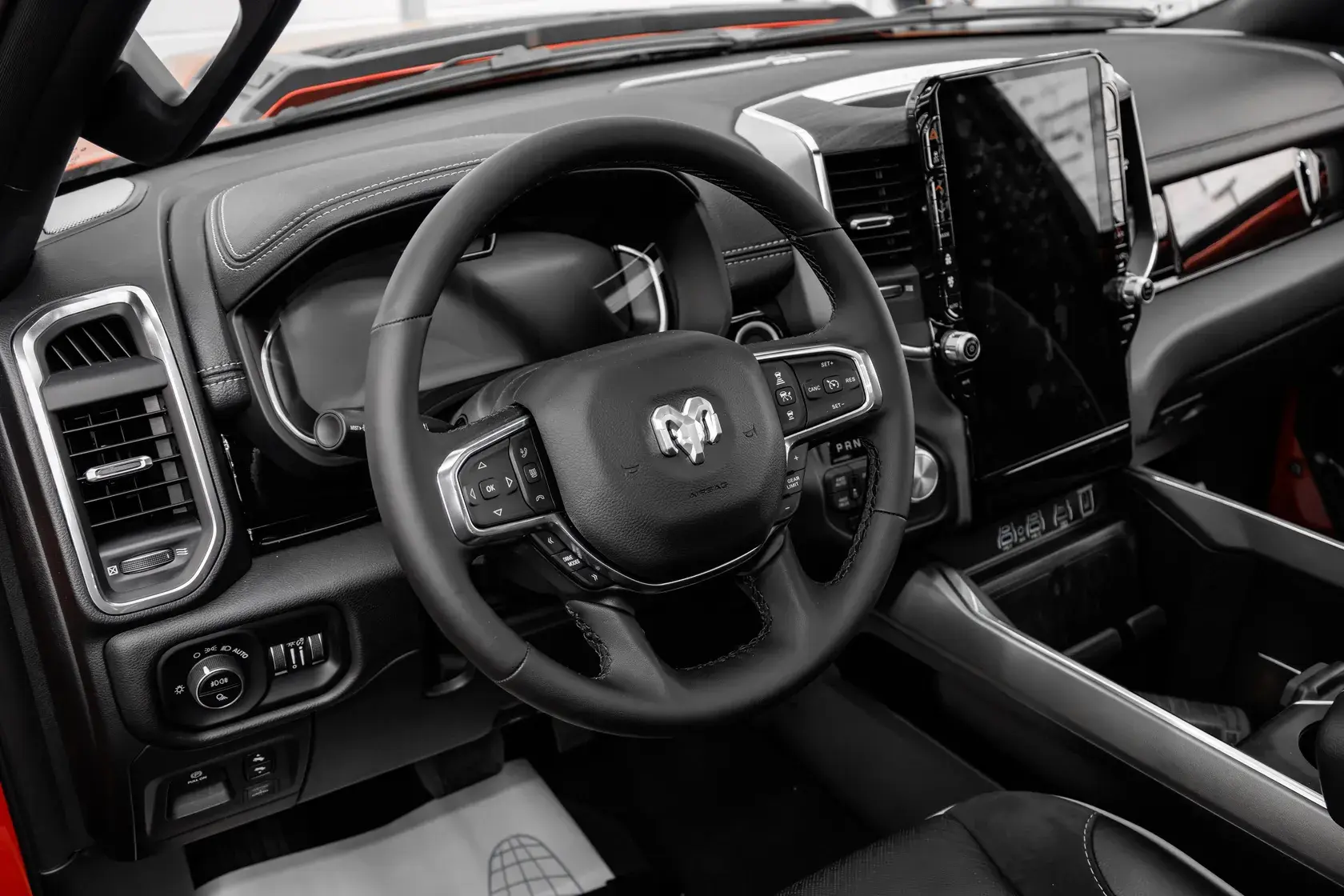 Руль и передняя панель RAM 1500 Laramie