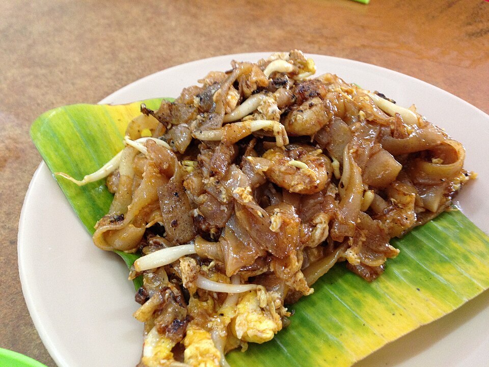 Жареная лапша char kway teow в пенангском стиле