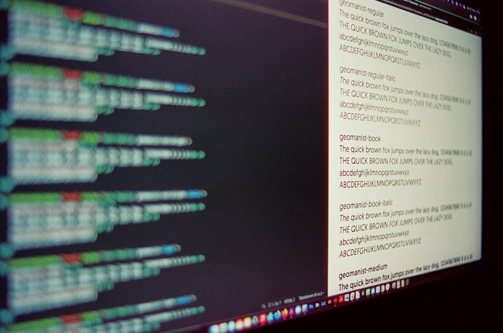 Разработчики пишут код в интегрированной среде разработки