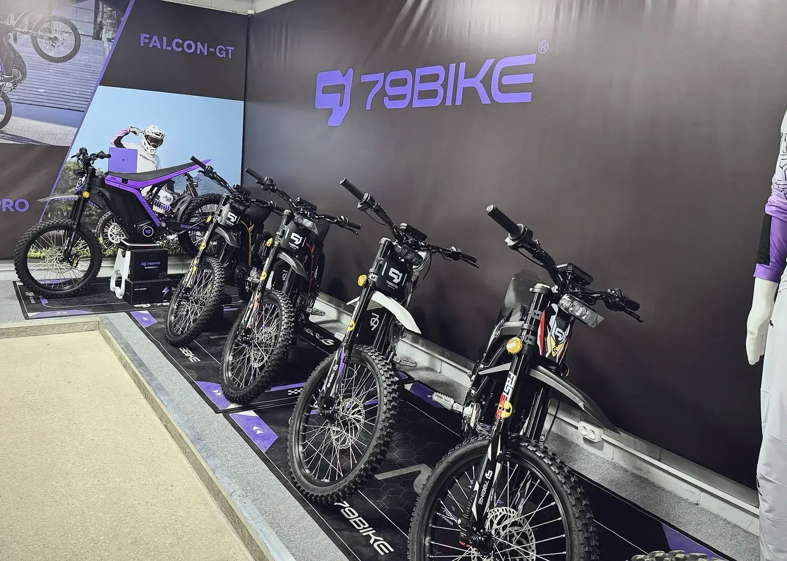 Шоурум 79BIKE в Москве: стена Falcon Pro и Falcon GT