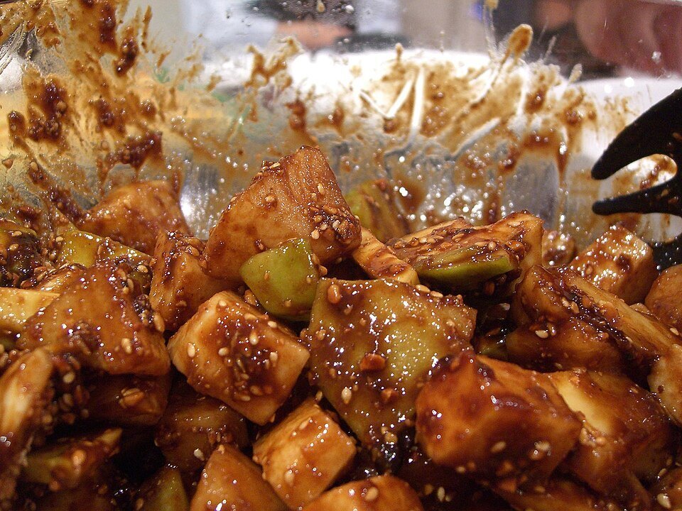 Фруктовый rojak с густым соусом и посыпкой на Пенанге