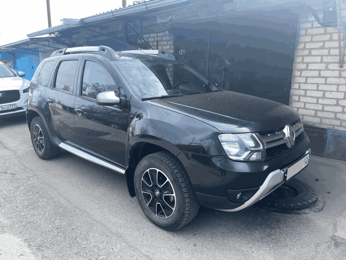 Renault Duster на осмотре для оценки при разделе имущества