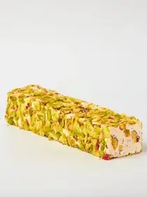 Фитиль лукум с фисташкой в фисташковых лепестках — отдельный рулет